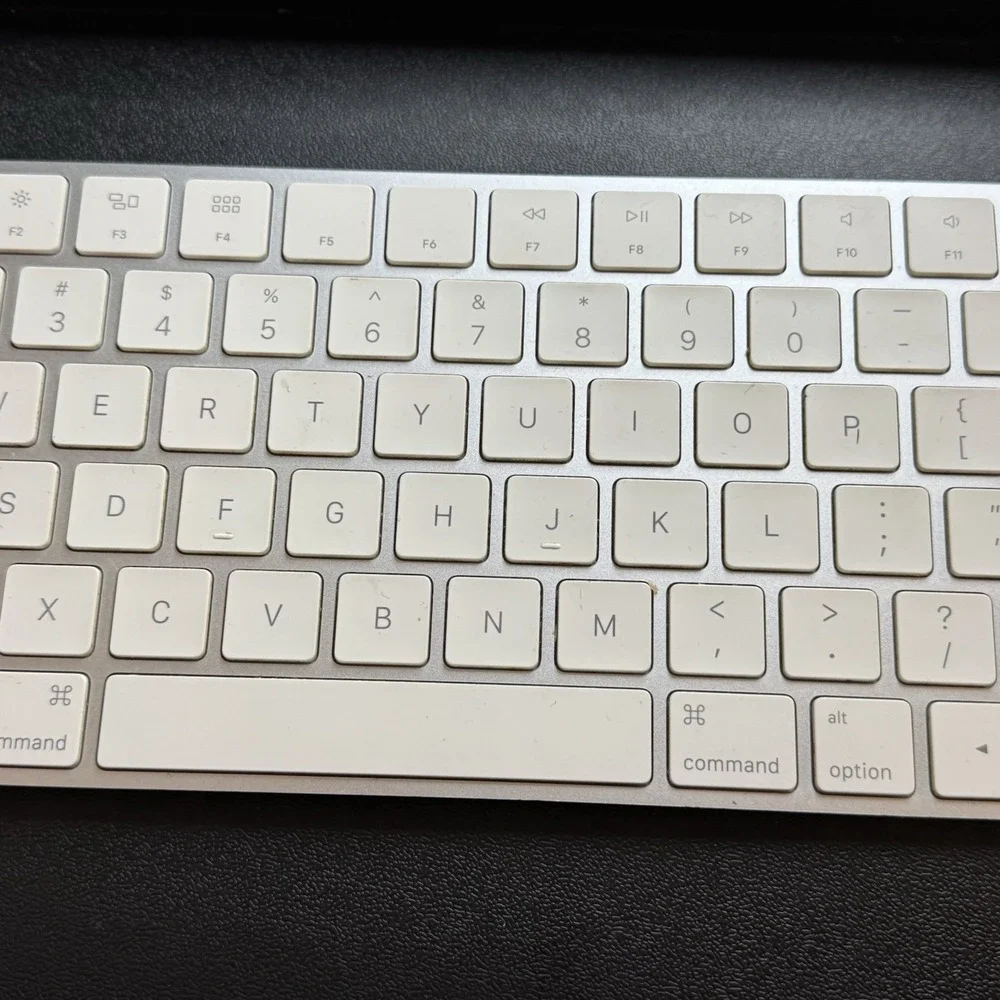 Apple Magic Keyboard Bluetooth A1644‎ Wireless Keyboard tested & Working- Silver